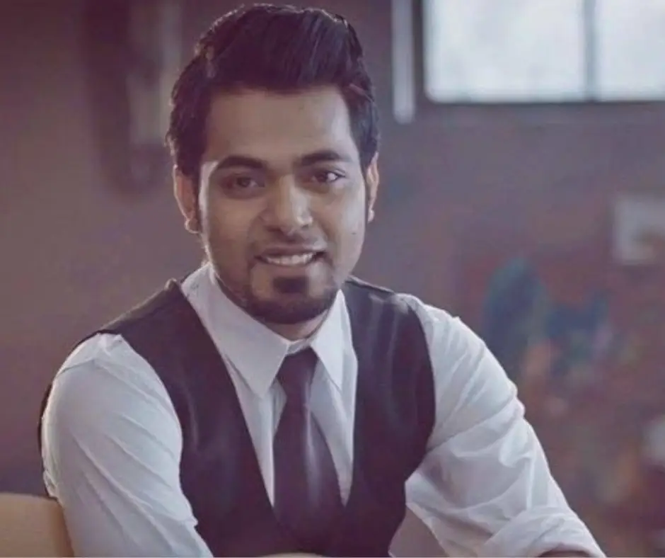 কোথায় হারিয়ে গেলেন আরেফিন রুমি?